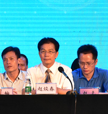 赵焕春副书记主持开学典礼学校雷务武教授发言学生干部代表龙波和新生