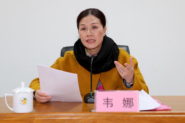 韦娜教授代表第七届总支委员会作五年盟务工作总结并作为新当选主委