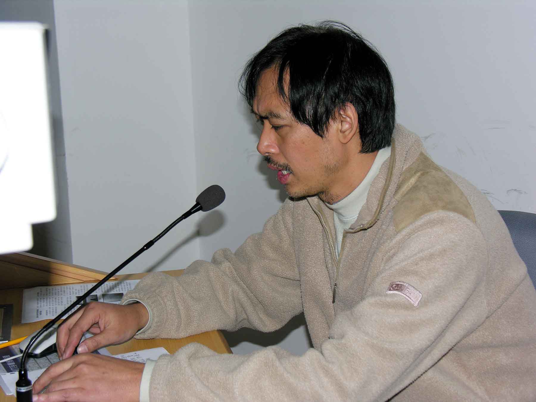 12月9日晚上7:30分,桂林中国画学院伍小东副院长在教学楼二楼多媒体