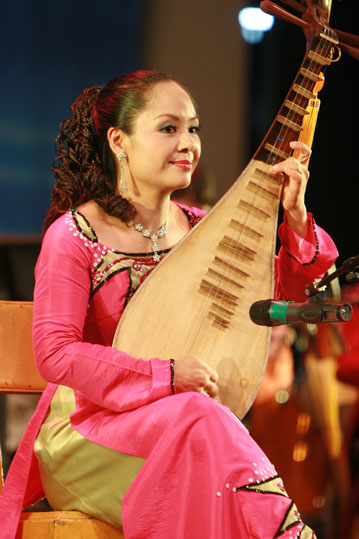 无国界的视听盛宴越南军队歌舞团专场晚会在我院隆重举行