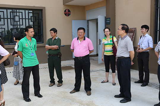 学院领导邓军,陈应鑫检查相思湖校区学院领导邓军,陈应鑫听取相思湖