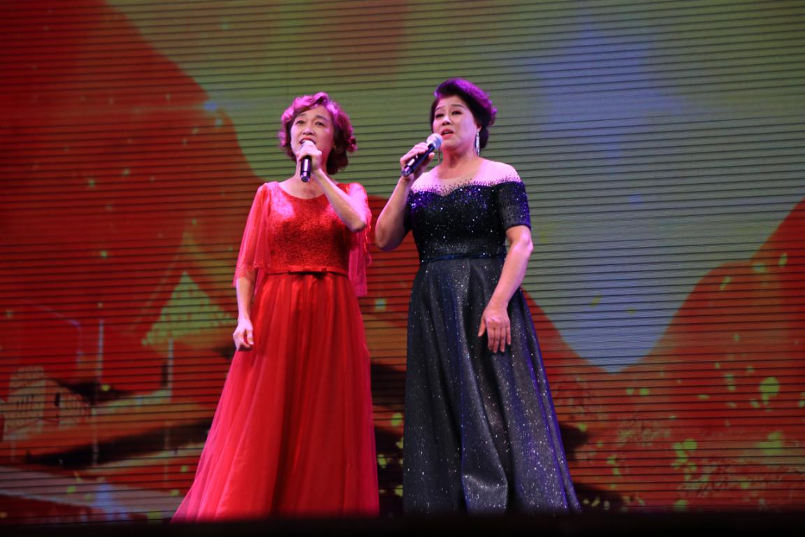 女声二重唱《我的深情为你守候》男声表演唱《弹起我心爱的土琵琶》