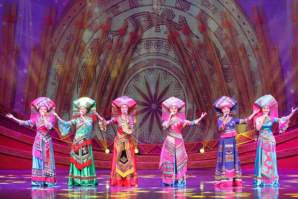 中国广西壮族歌曲《扁担歌》越南舞蹈《美丽越南》印尼甘美兰与舞蹈