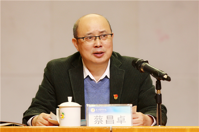 学校领导蔡昌卓,郑军里,毛茂林,韦俊平,侯道辉,韦文帝,伏虎,韦春灵