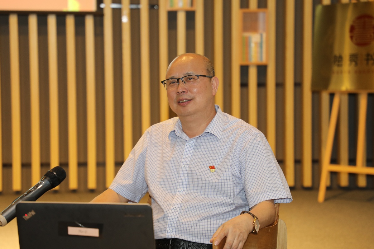 蔡昌卓书记参加影传学院19级戏文班班会分享歌曲创作心得