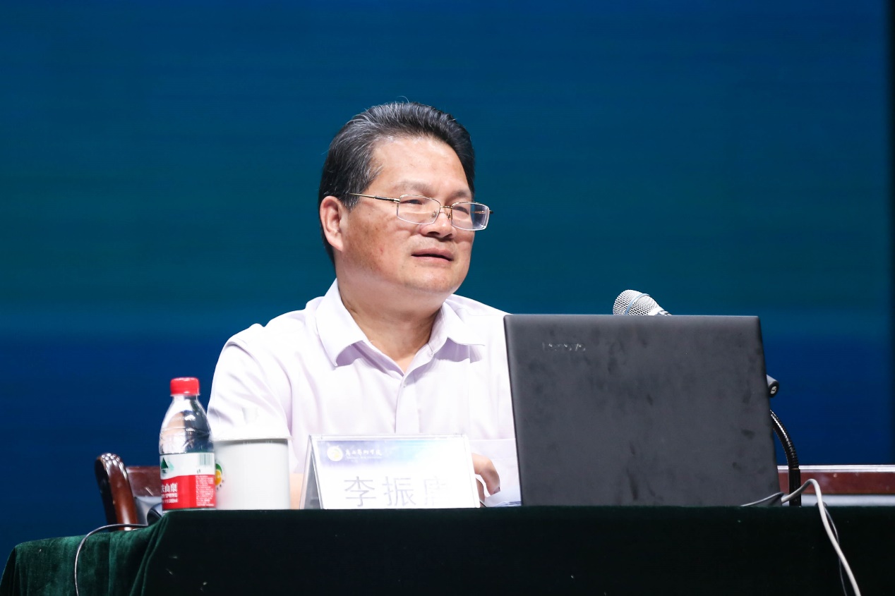 李振唐博士讲座现场5月15日上午,我校还邀请了自治区党委统战部副部长