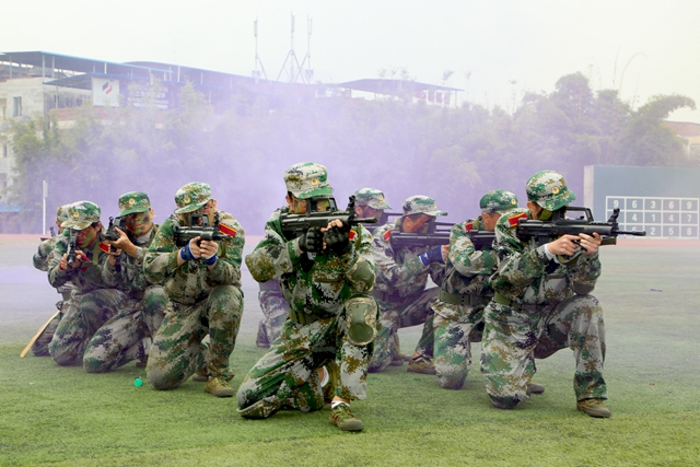 我校2018级新生军训圆满结束_广艺要闻_广西艺术学院新闻网