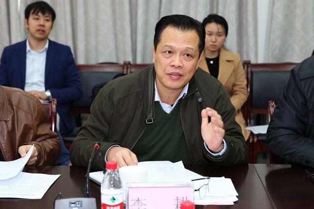 南宁高新区管委会主任李耕讲话座谈会现场实地察看学校建设情况实地