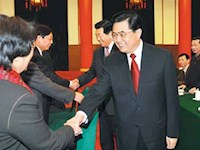 胡锦涛等领导人分别看望政协委员并参加讨论