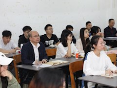 学校党委蔡昌卓书记深入影传学院一线听课指导