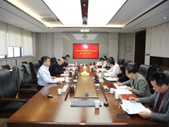 学校党委理论学习中心组召开2021年第10次学习研讨会 学习贯彻党的十九届六中全会精神