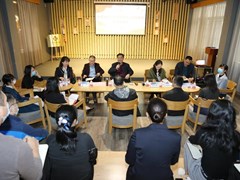 学校党委副书记、校长侯道辉与马克思主义学院教师交流座谈