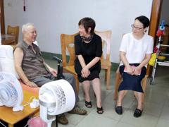 我校开展 “七一”走访慰问老党员活动