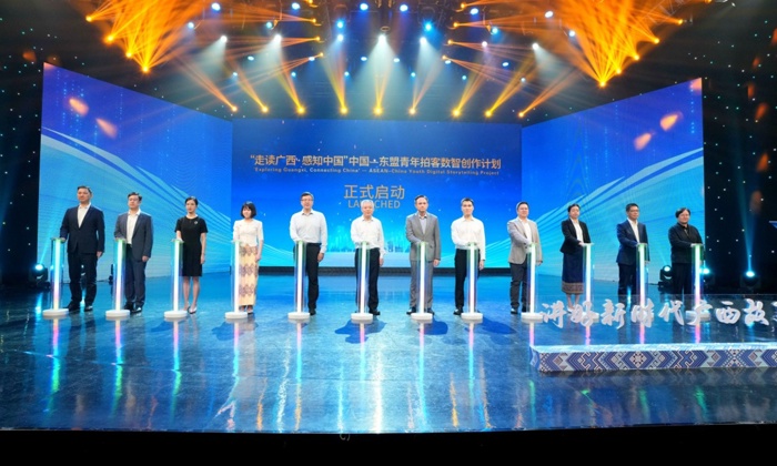 我校协办的“AI赋能 智造广西”2025广西故事分享会在南宁成功举办