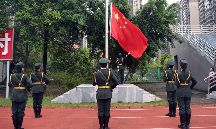 我校举行2025年国庆升旗仪式