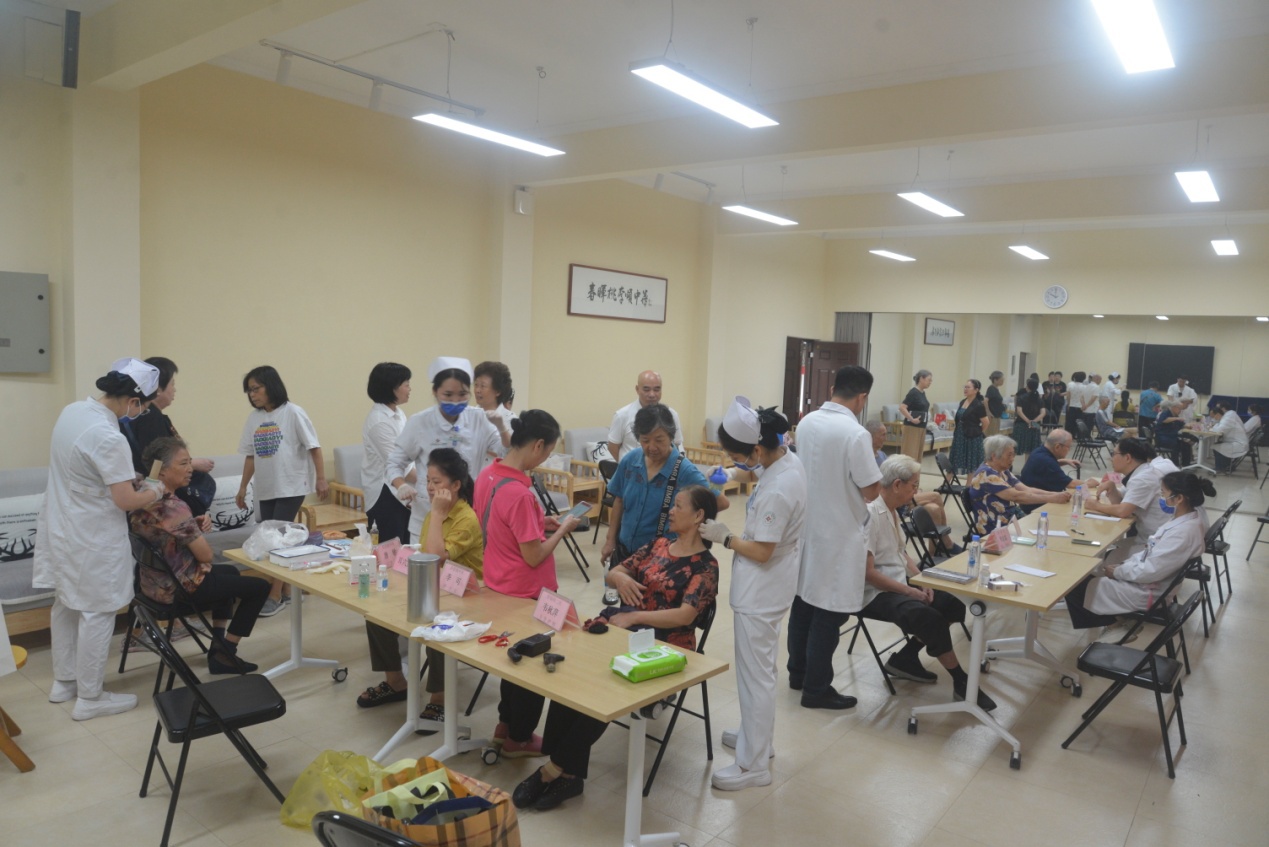 e1.202308（离退处）新闻稿2025图片35.2025年中医附院义诊活动照片_dsc4555.jpg.jpeg