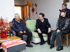 我校开展2026年春节前走访慰问活动
